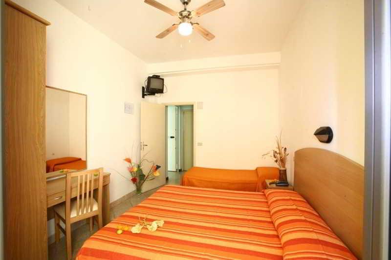 Hotel Italy Misano Adriatico Exteriör bild