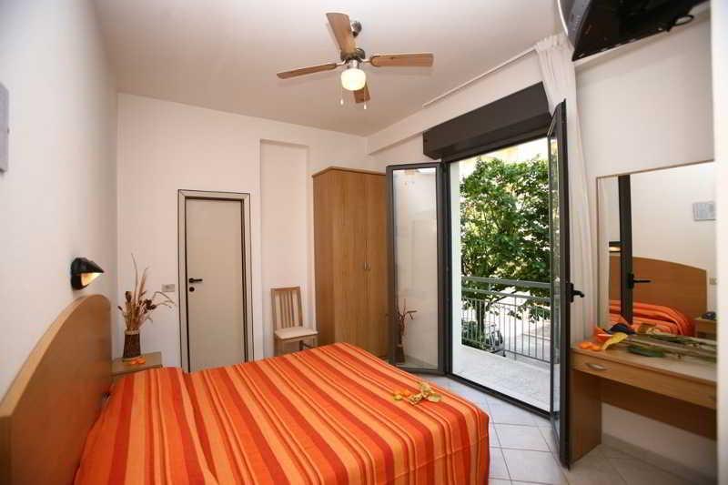Hotel Italy Misano Adriatico Exteriör bild