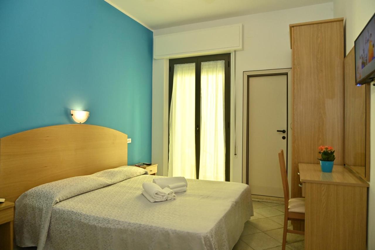 Hotel Italy Misano Adriatico Exteriör bild