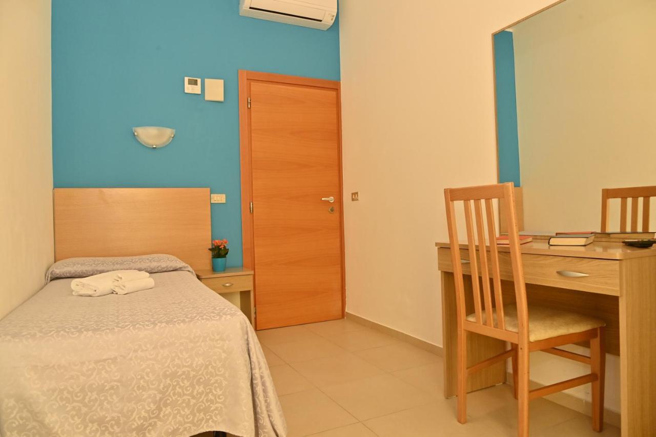 Hotel Italy Misano Adriatico Exteriör bild