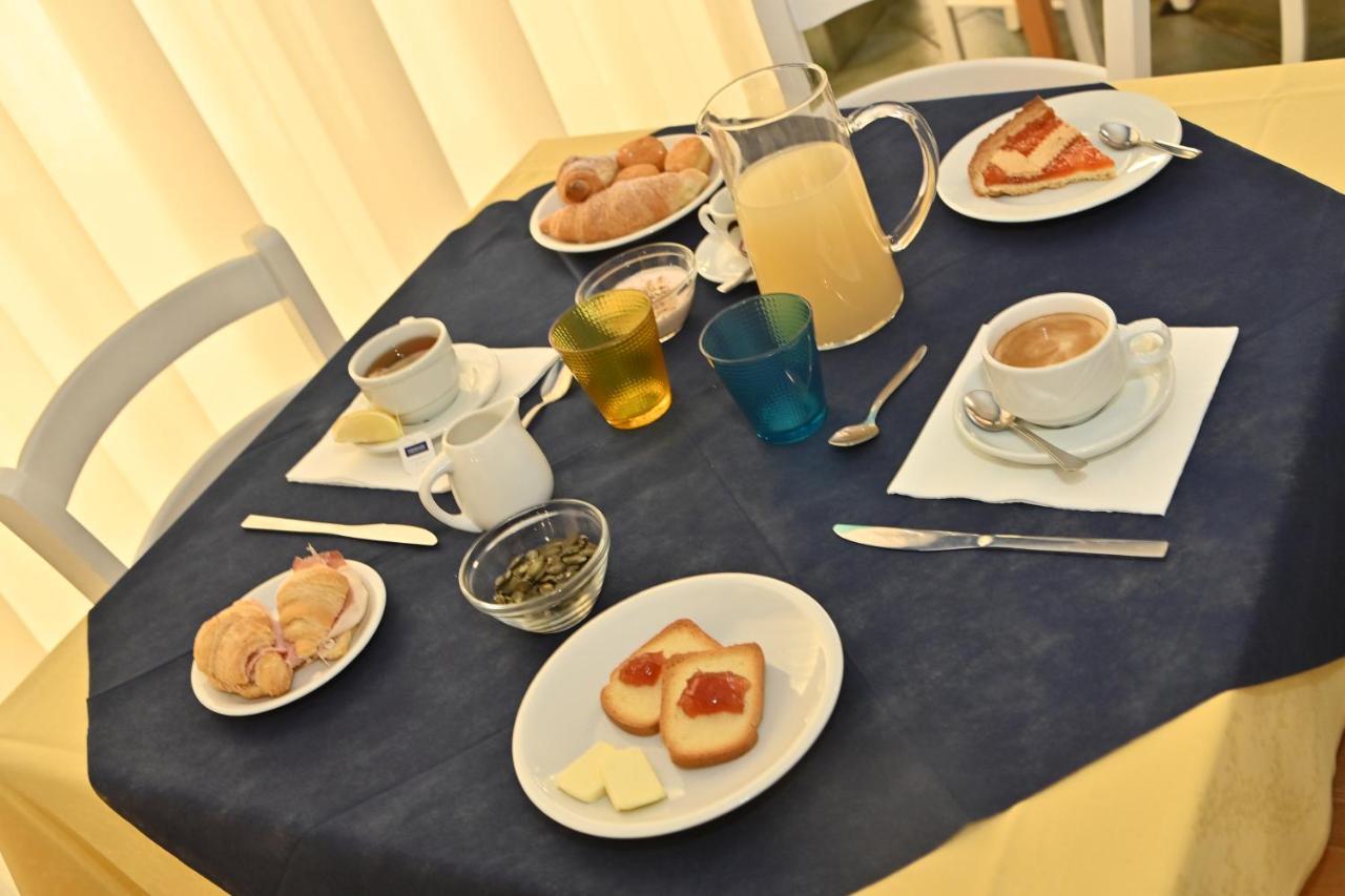 Hotel Italy Misano Adriatico Exteriör bild
