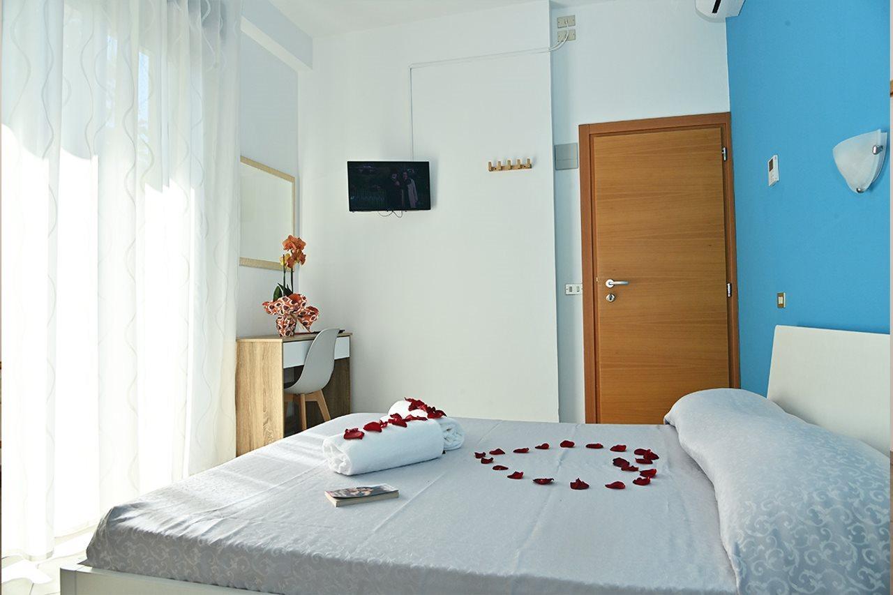 Hotel Italy Misano Adriatico Exteriör bild