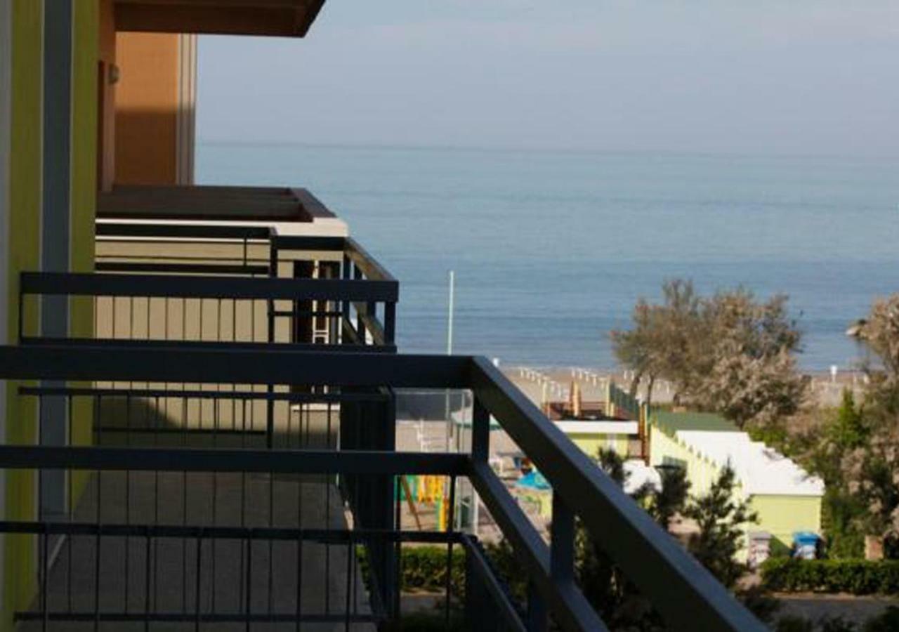 Hotel Italy Misano Adriatico Exteriör bild